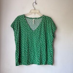 By Anthropologie Green & White Polka Dot Short Sleeve Vneck Tee M